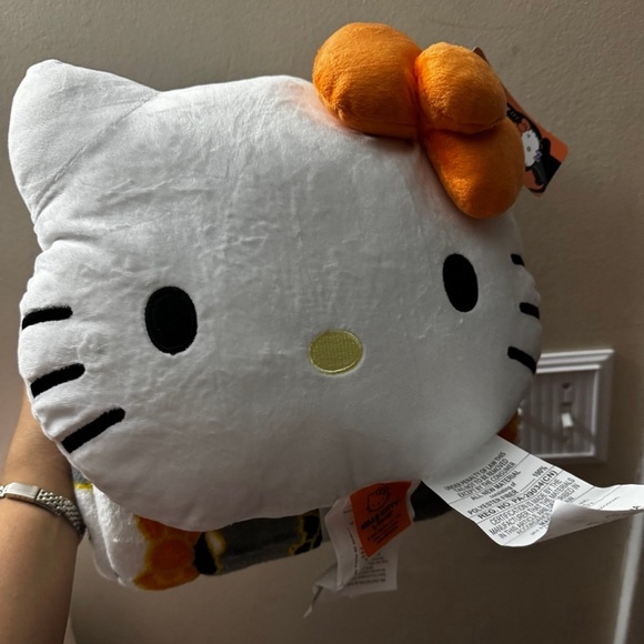 2024 hello kitty Halloween blanket and pillow - Picture 6 of 7